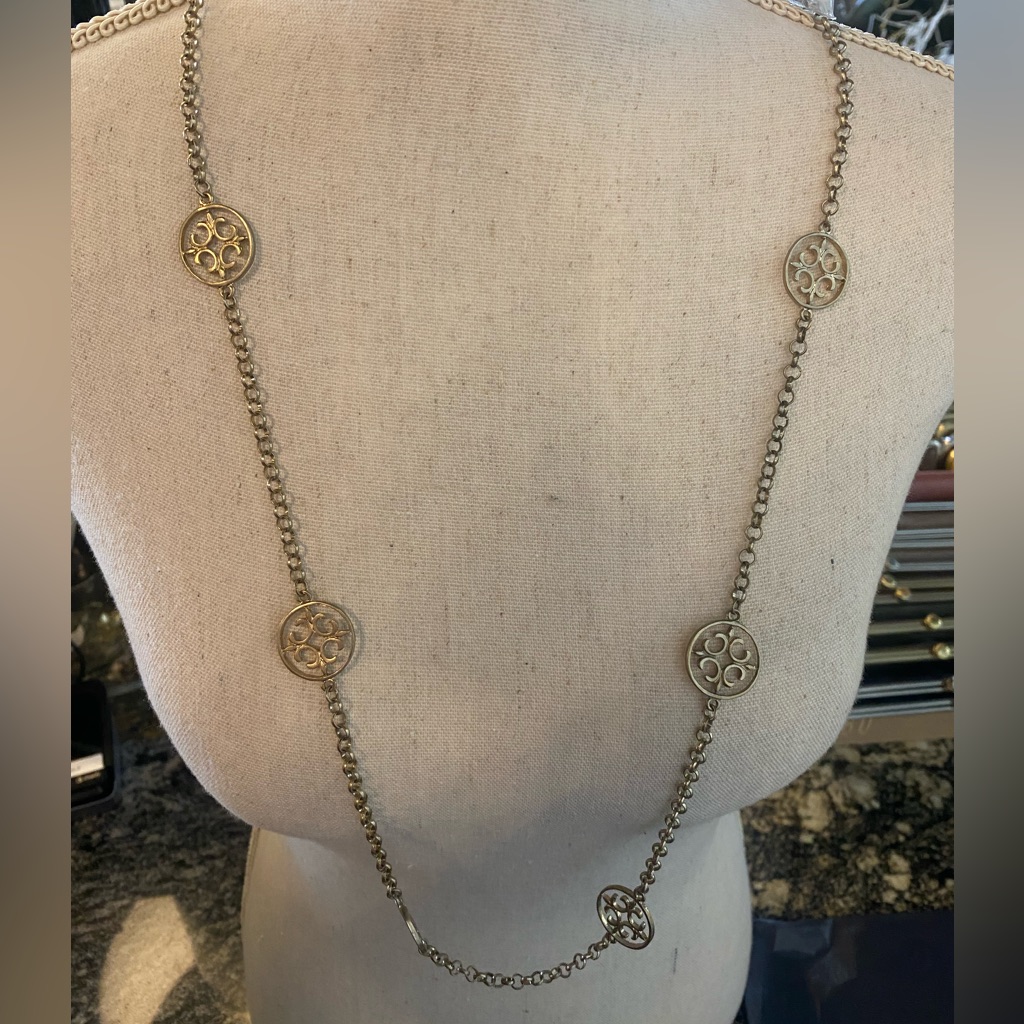 Gold Detailed Pendant Necklace